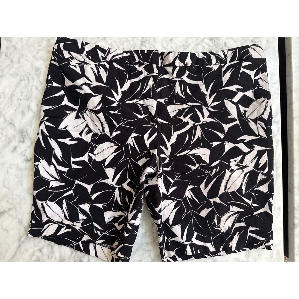 Mario Serrani Italy Womens Black White Leaf Print Bermuda Shorts Size 16 Stretch